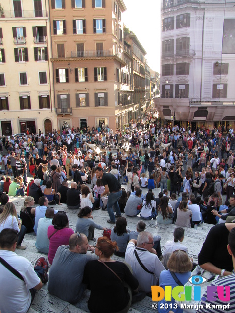 SX31452 Crowd at Spanish Steps